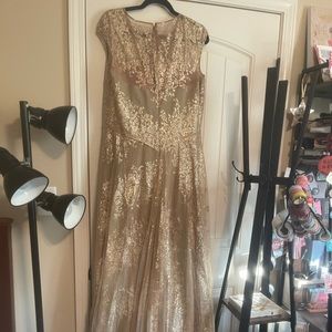 Gold mother-of-the-bride dress. Gorgeously made. Lightweight & elegant.